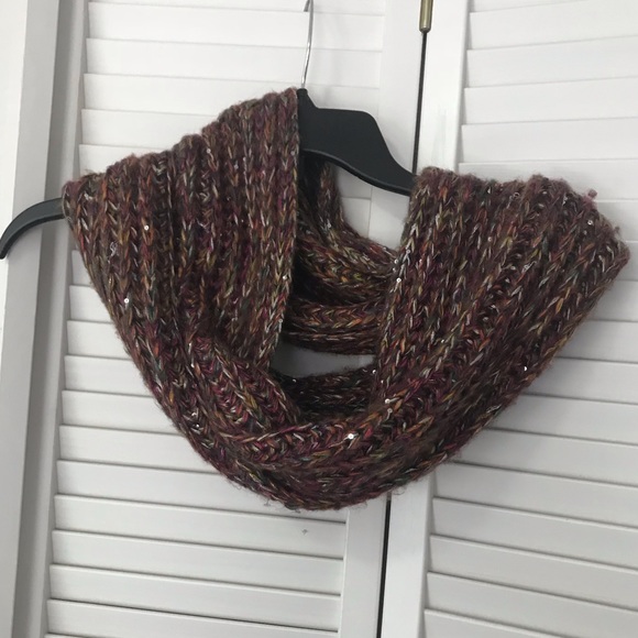 Wool infinity scarf - Picture 2 of 2